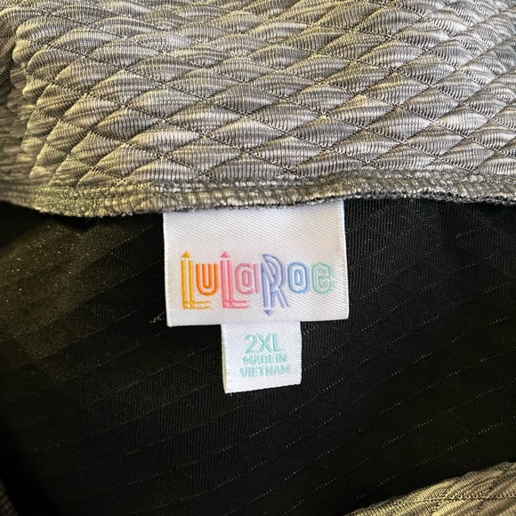 LuLaRoe Cassie Skirt 2X Plus Size  Grey quilted design Gently worn - Picture 4 of 4